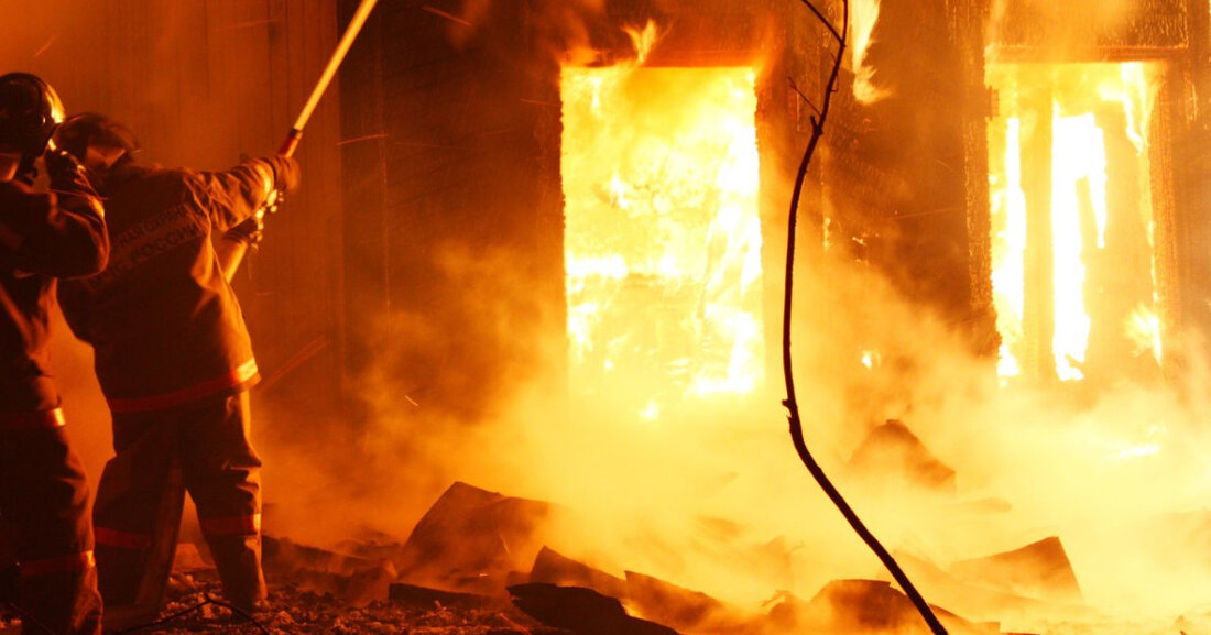 Am 17. Mai 2025 brach in einer Großbäckerei in Westhausen ein Brand aus, verursacht durch einen technischen Defekt. Feuerwehr im Einsatz.