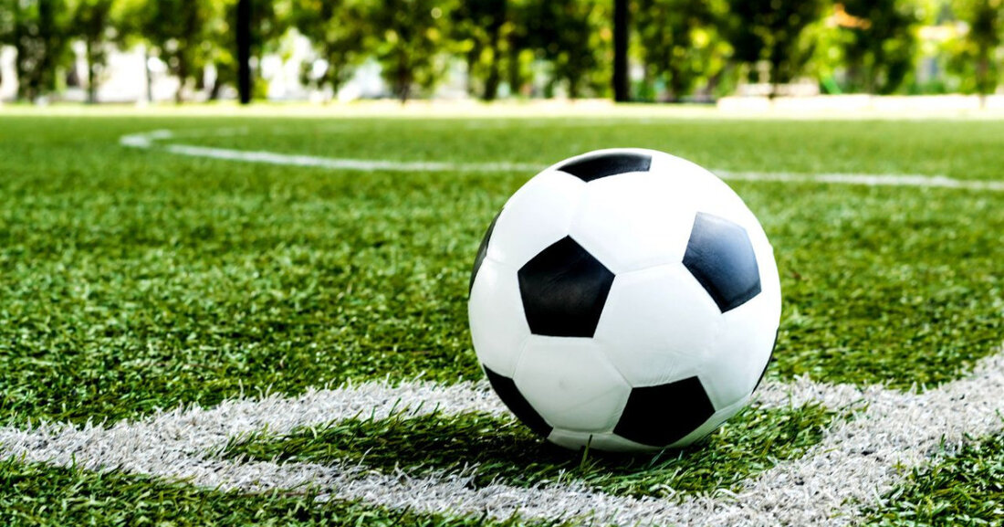 SC Freiburg trifft am 17. Mai 2025 im Europa-Park Stadion auf Eintracht Frankfurt. Der Fanmarsch vor dem entscheidenden Spiel zur Champions-League-Qualifikation verspricht spannende Atmosphäre.