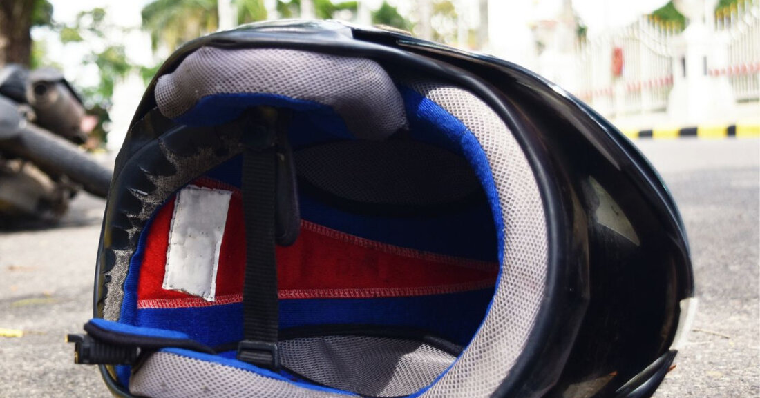 Unfallflucht in Ahlen: 58-jähriger Motorradfahrer schwer verletzt nach Kollision auf der Warendorfer Straße. Hinweise bitte melden.