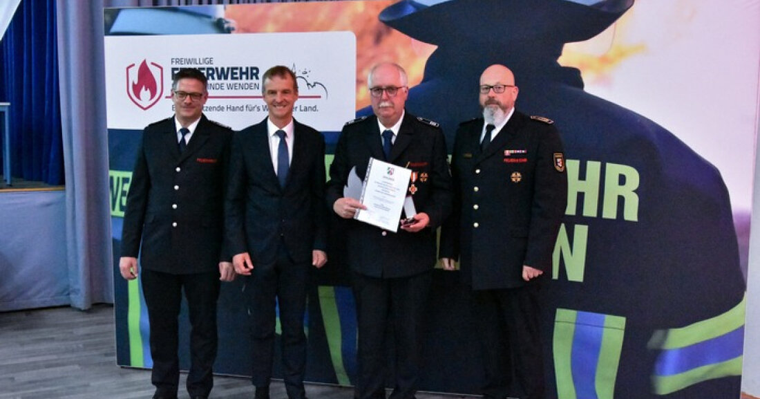 Die Jahresdienstbesprechung der Feuerwehr Wenden berichtete über Erfolge, Ehrungen und neue Gründungen für 2025.