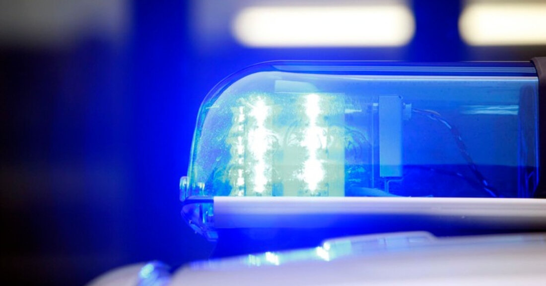 Ein 19-Jähriger wurde in Haan in einem Wohnhaus angegriffen. Die Polizei ermittelt und bittet um Hinweise zur Fluchtrichtung.