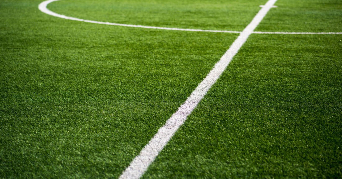 Die Zehlendorfer Wespen verlieren in den Hockey-Playdowns gegen den Münchner SC und müssen am Wochenende gewinnen, um abzusteigen.