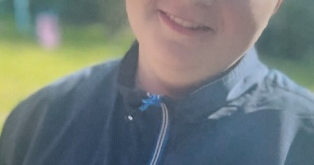 Die Polizei Cuxhaven sucht öffentlich nach dem vermissten 14-jährigen John Paskal Vollstedt. Hinweise erbeten.