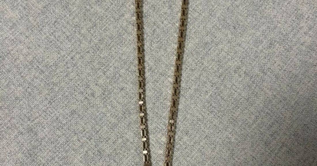 Zwei unbekannte Männer sprühten Pfefferspray bei einem Verkaufsangebot in Essen und erbeuteten eine Goldkette. Zeugen gesucht!