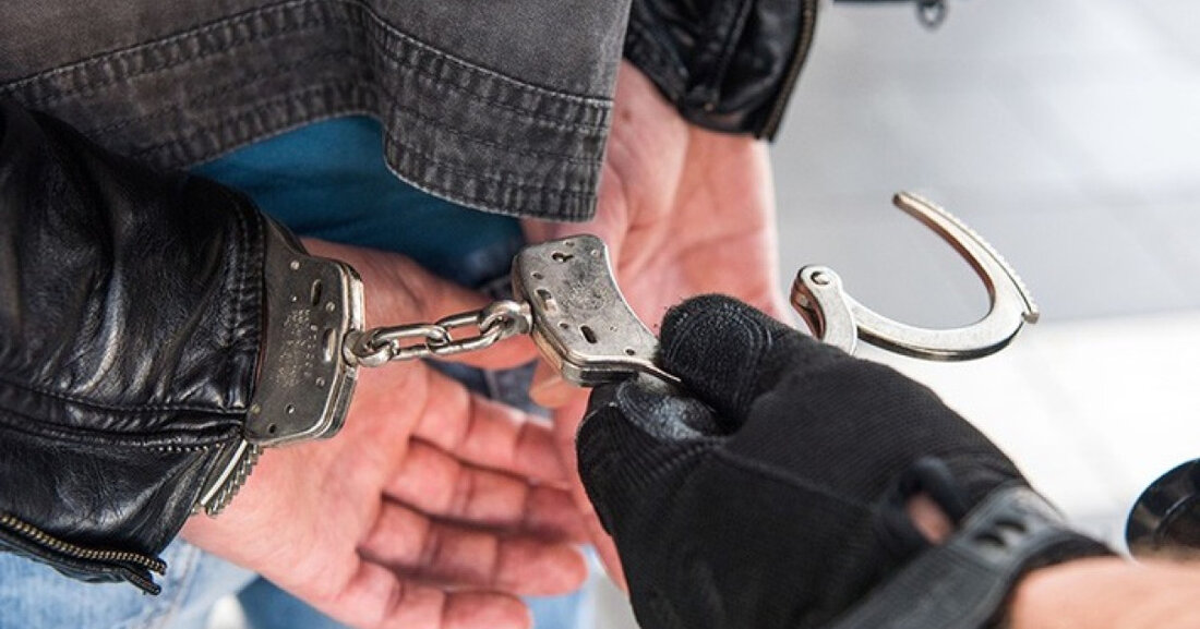 Bundespolizei Bad Bentheim verhaftet gesuchten 36-Jährigen an der deutsch-niederländischen Grenze wegen Haftbefehls.