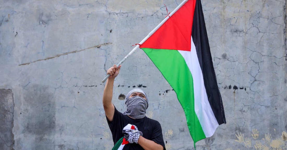 Israel läd Hilfsgüter in den Gazastreifen nach monatelanger Blockade ein; empörte Reaktionen im Kabinett und humanitäre Krise.