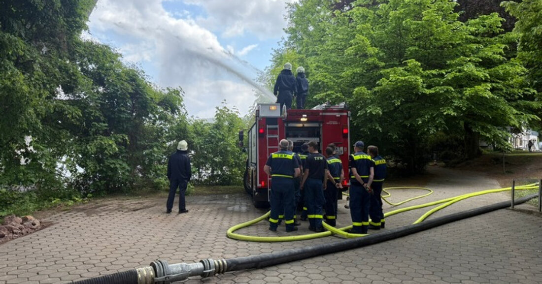 Am 17.05.2025 übten THW und Feuerwehr Iserlohn am Seilersee erfolgreich Wasserentnahme und -förderung für zukünftige Einsätze.