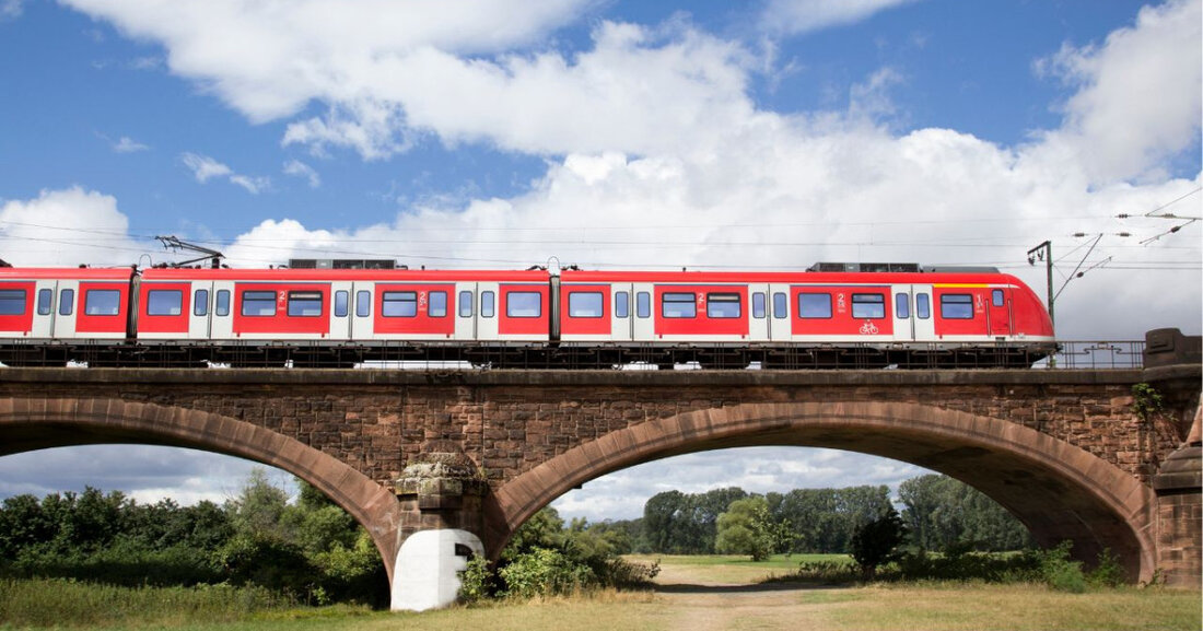 Pendler in MV klagen über häufige Zugausfälle und Unpünktlichkeit. Verbesserungen im Bahnverkehr werden für 2026 erwartet.