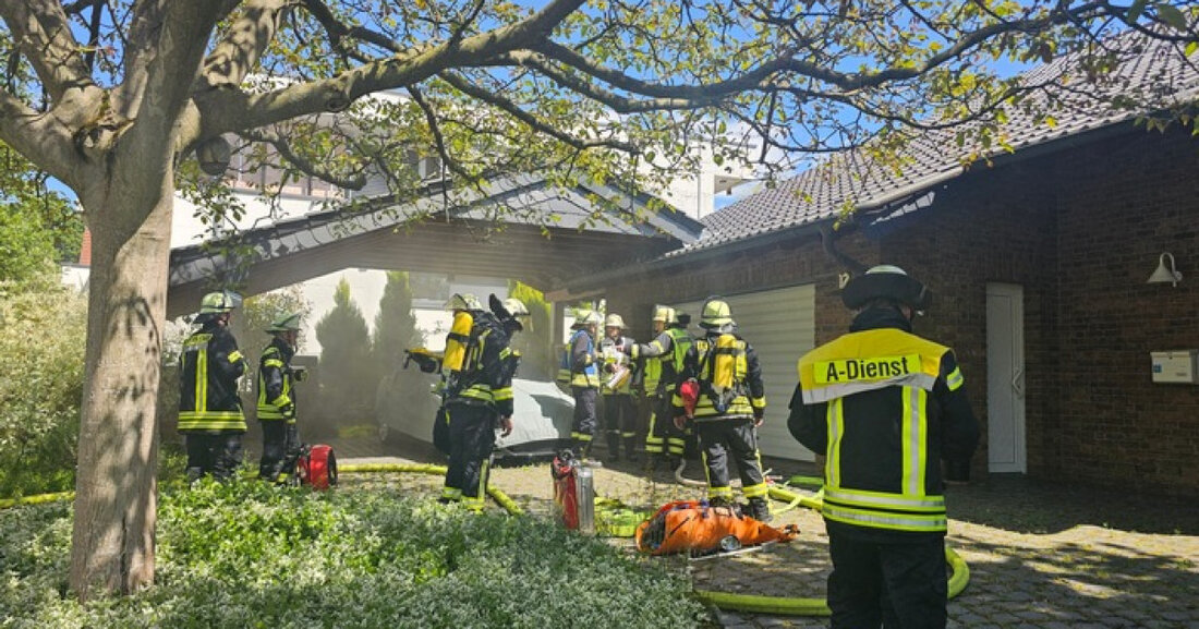 Freiwillige Feuerwehr Königswinter löscht Kellerbrand in Rauschendorf. Keine Personen gefährdet, Brandursache wird ermittelt.