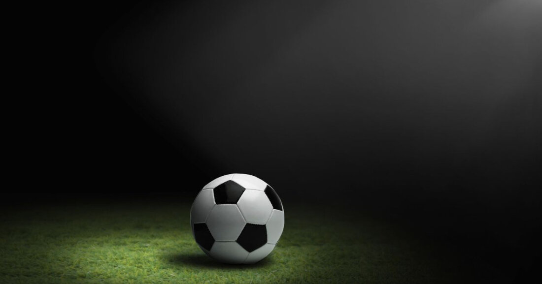 Am 19.05.2025 feierte der 1. FC Köln seinen Aufstieg in die Bundesliga mit einem 4:0-Sieg. Trainer Funkel lobt die Leistung der Mannschaft.