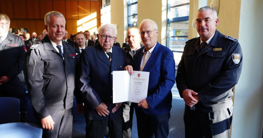 Am 09. Mai 2025 fand in Mechernich die Jahresdienstbesprechung der freiwilligen Feuerwehr statt, bei der wichtige Entwicklungen und Ehrungen thematisiert wurden.