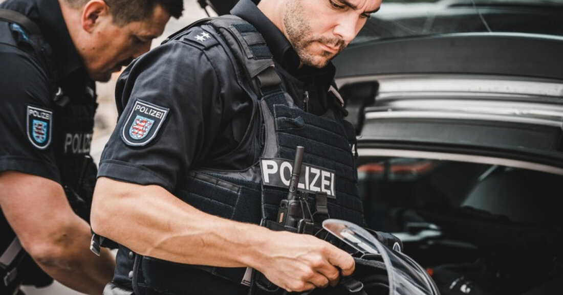 Erfahre am 23. Mai 2025 beim Schnuppertag der Erfurter Polizei mehr über den Alltag, Ausbildung und Karrierechancen im Polizeiberuf.