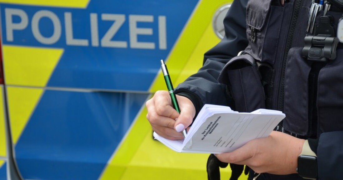 In Langenfeld wurde ein BMW-Oldtimer-Motorrad gestohlen. Die Polizei ermittelt und sucht Zeugen, um den Fall aufzuklären.
