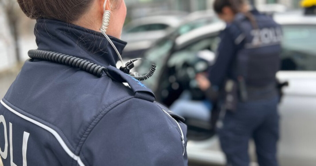 Über 50 % der geprüften Taxi- und Mietwagenbetriebe in Baden-Württemberg zeigen mögliche Verstöße. FKS prüft Arbeits- und Sozialrecht.