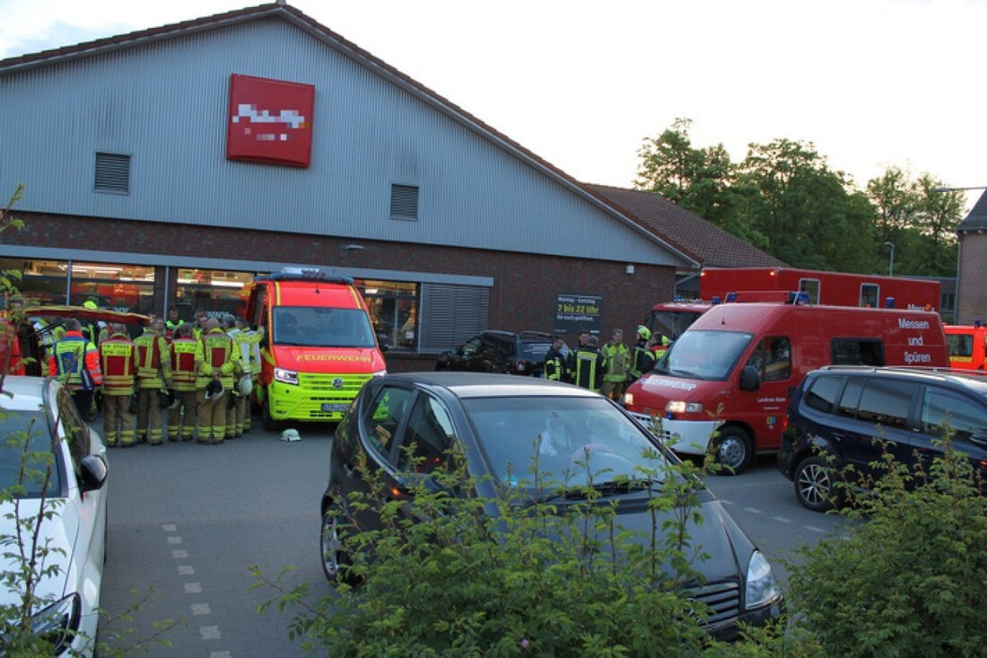 In Stade musste wegen eines Gasaustritts in einem Wohnhaus die Umgebung evakuiert werden. Feuerwehr und Rettungsdienst waren im Einsatz.