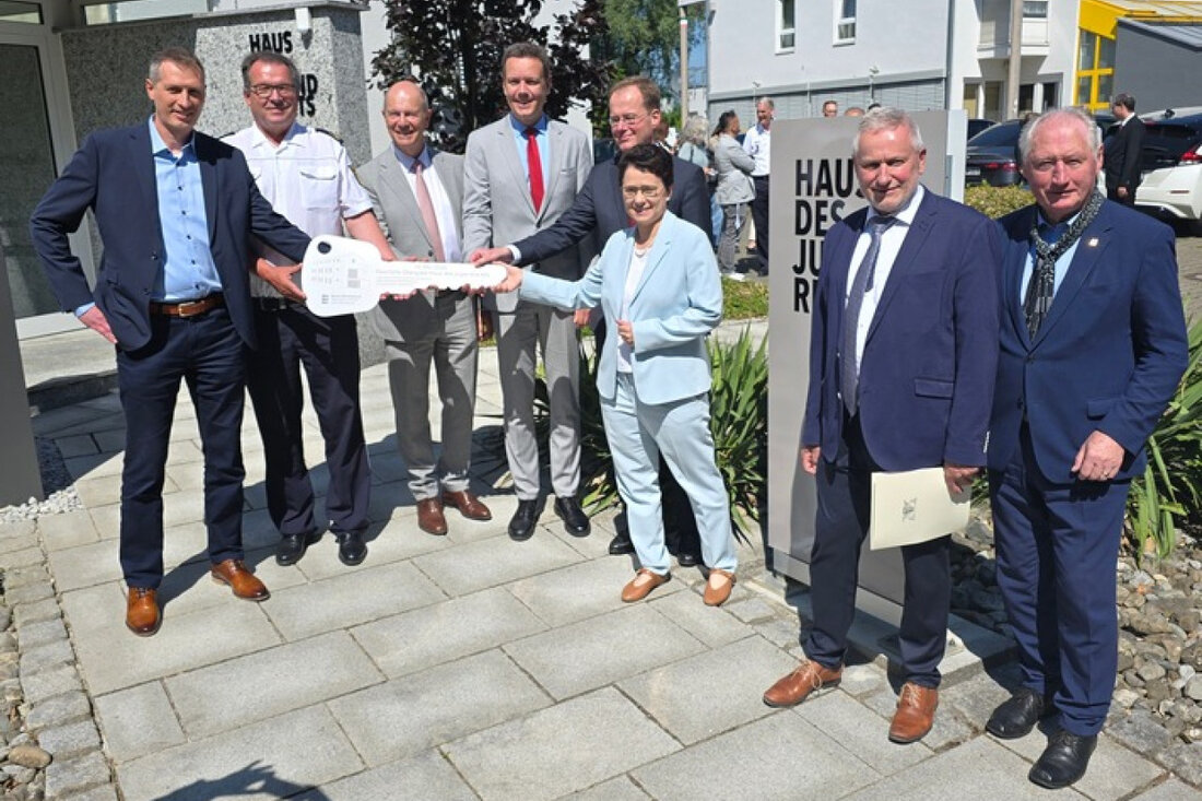 Am 20.05.2025 eröffnete das Haus des Jugendrechts in Ravensburg, um die Zusammenarbeit bei Jugendkriminalität zu verbessern.