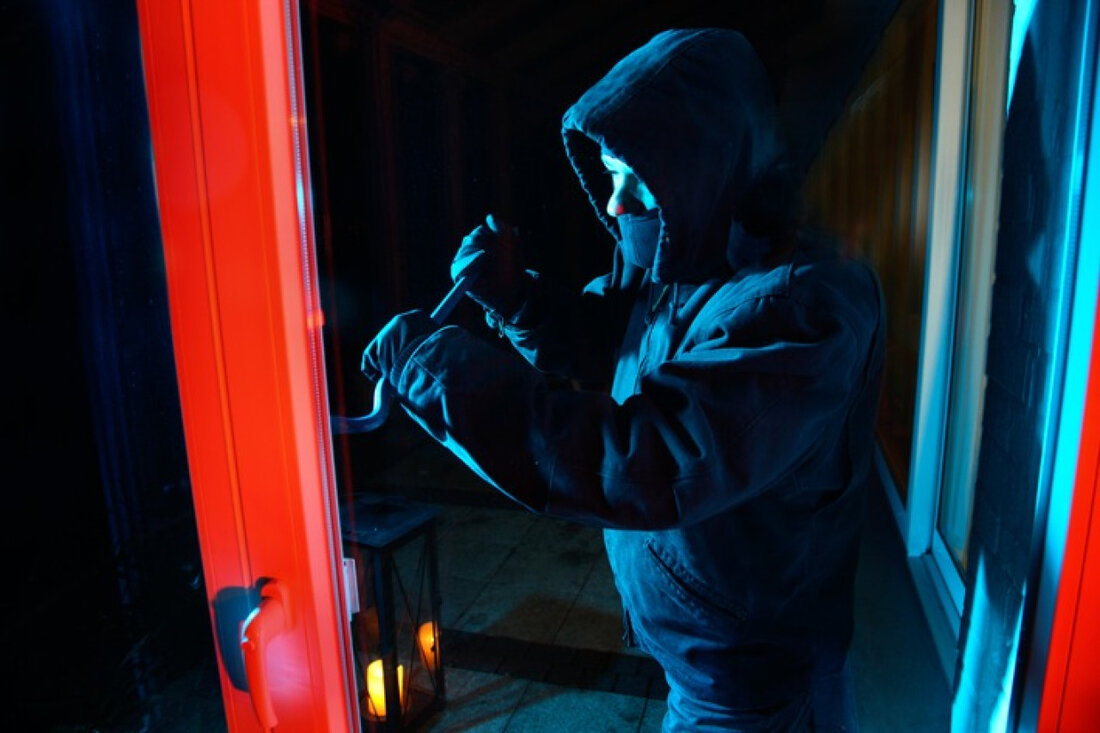 In Mettmann kam es zu mehreren Einbrüchen in Unternehmen und Privathaushalten. Die Polizei sucht Zeugen und gibt Sicherheitstipps.