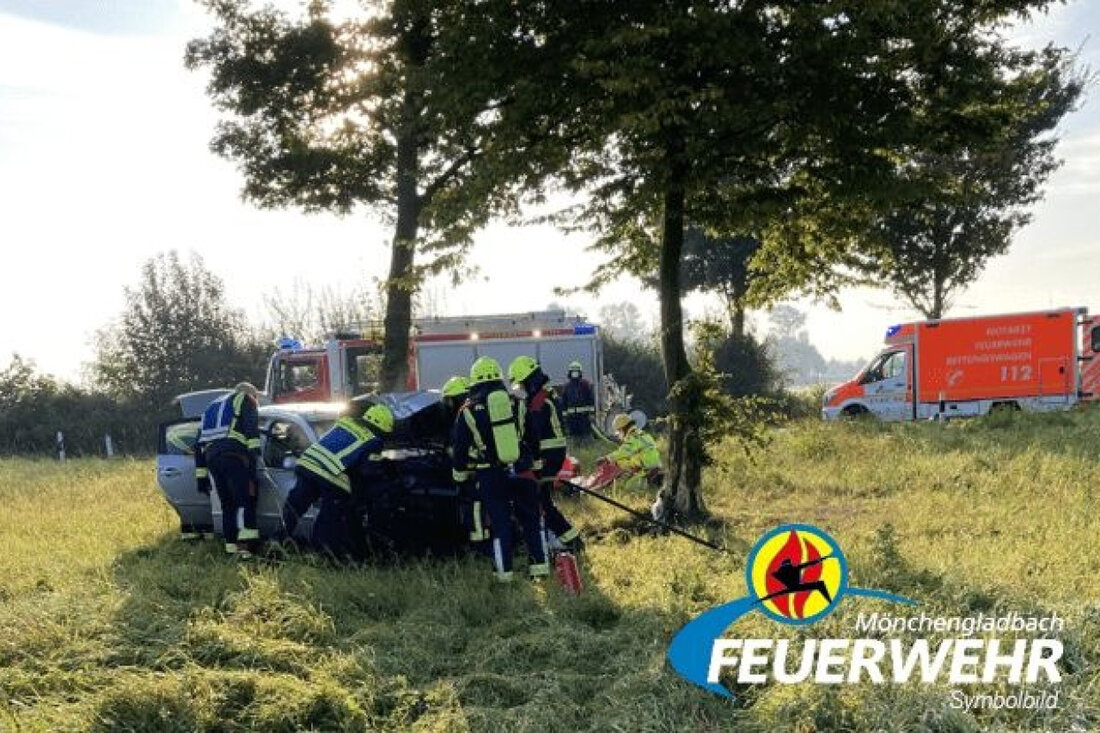 Einsatz der Feuerwehr Mönchengladbach nach einem Gebäudeeinsturz in der Karlstraße. Glücklicherweise keine Verletzten.