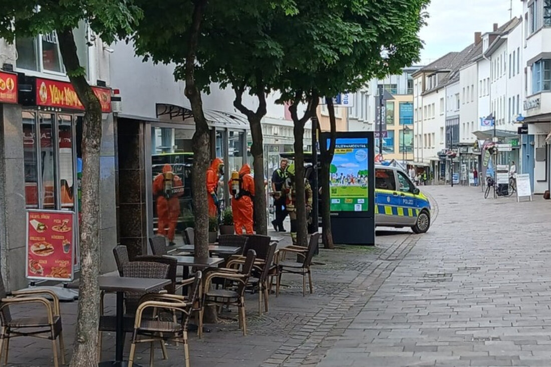 Die Feuerwehr Paderborn reagierte auf einen Pulverfund in einem Atelier der Innenstadt. Sicherheitsmaßnahmen wurden ergriffen.