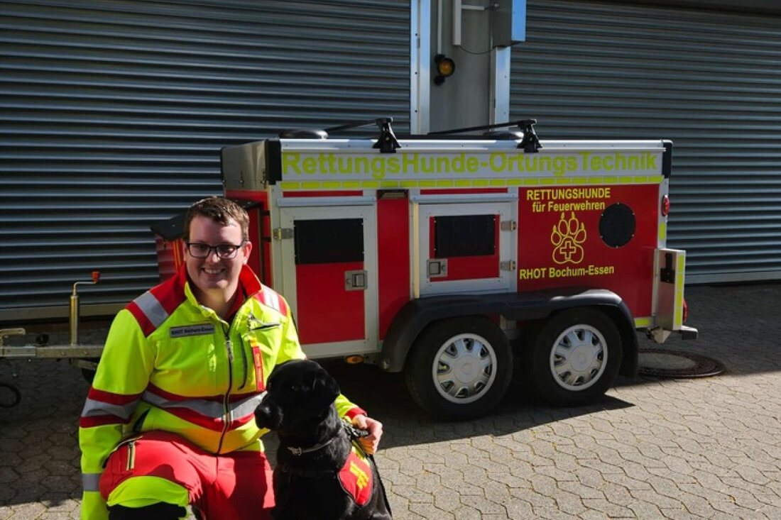 Bei der Feuerwehr Arnsberg trafen sich Führungskräfte zur Schulung mit der RHOT Bochum-Essen, um Zusammenarbeit und Technik vorzustellen.
