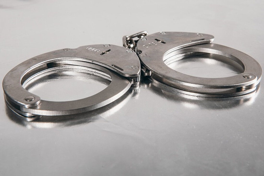 Bundespolizei festnimmt drei Männer wegen Bedrohung, Diebstahl und Betrug in Aachen, führt Vermögensabschöpfung durch.