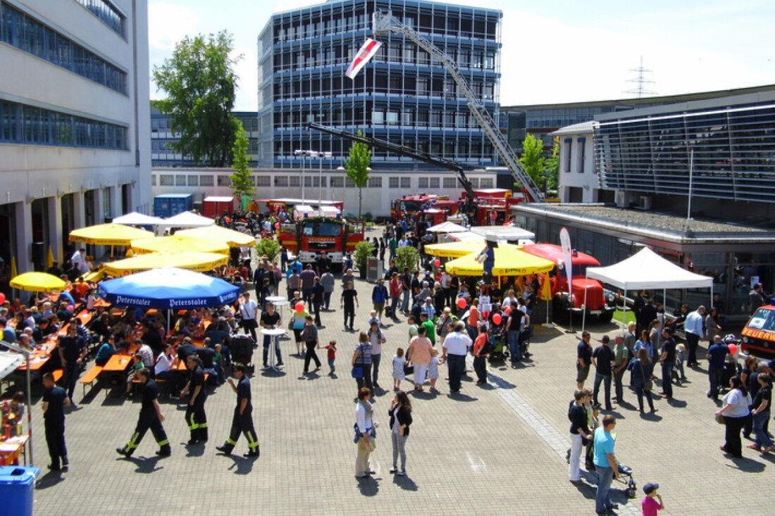 Am 01.06.2025 öffnet die Feuerwehr Offenburg ab 10 Uhr ihre Tore für einen Tag der offenen Tür mit Fahrzeugbesichtigungen, Mitmachaktionen und Informationen zum Brandschutz.