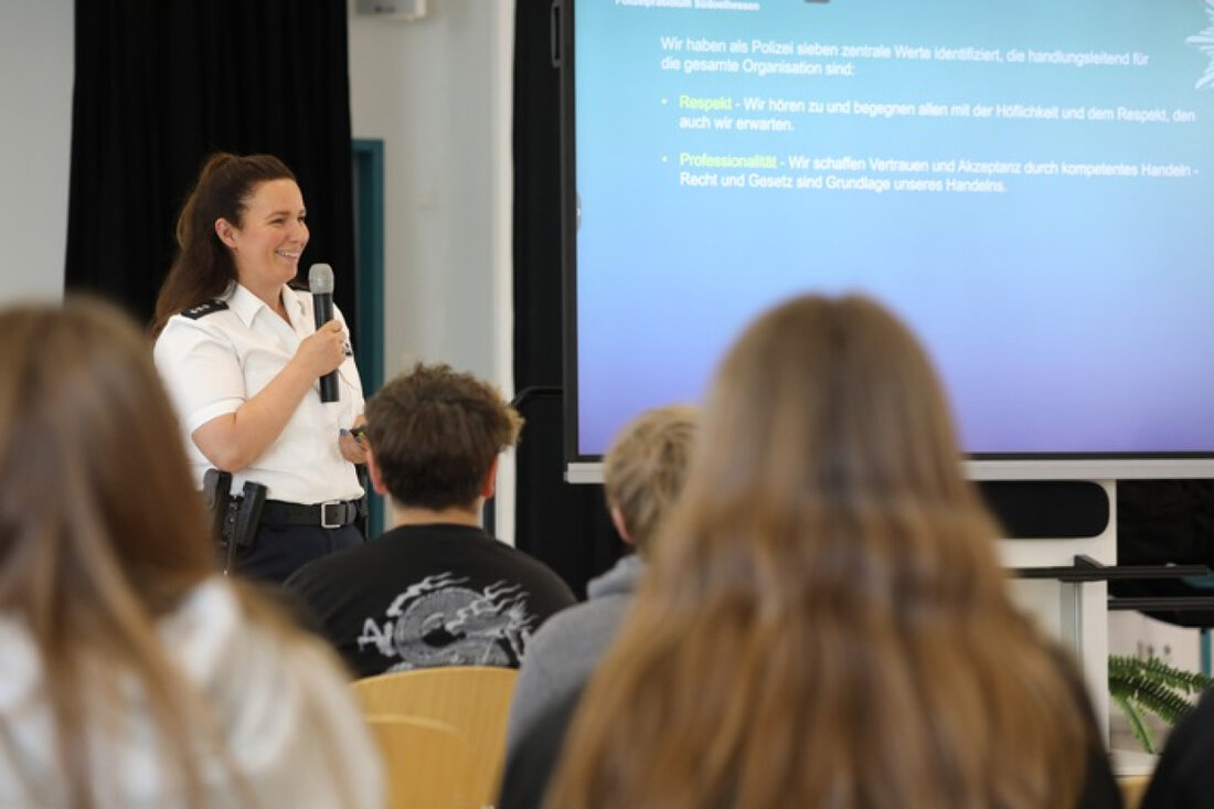 Am 15. Mai 2025 diskutierten 200 Schüler der Kopernikusschule mit der Polizei. Ziel: gegenseitiges Verständnis und Respekt fördern.