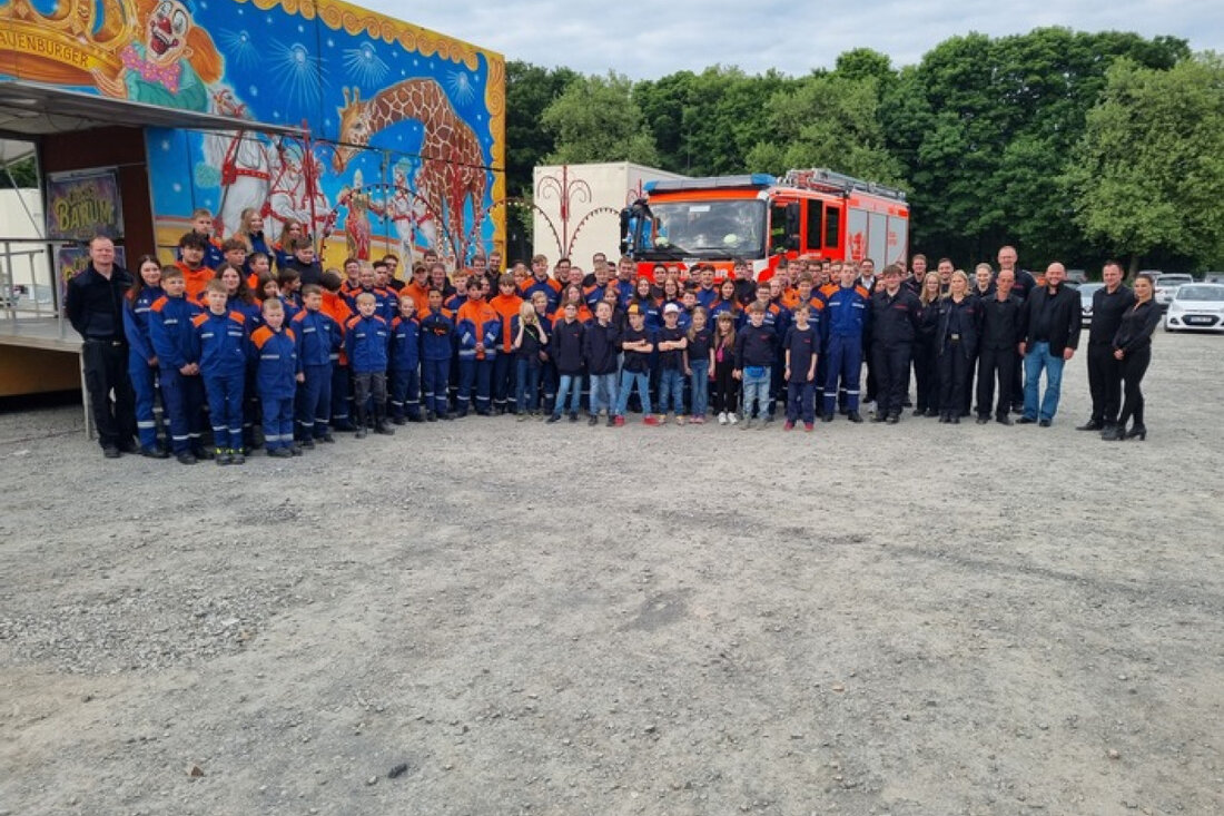 Die Freiwillige Feuerwehr Remscheid wurde vom Cirkus Barum zu einer besonderen Vorstellung eingeladen, um ihr Engagement zu würdigen.