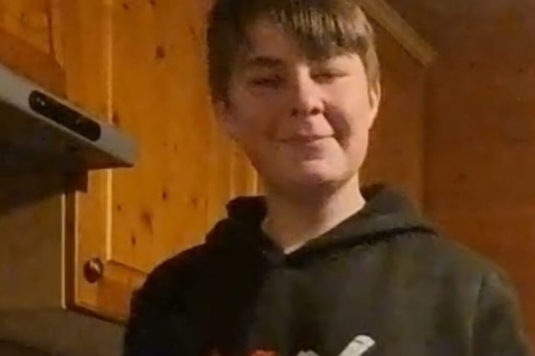 Die Polizei Homburg sucht nach dem 16-jährigen Jason Schmidt aus Blieskastel, zuletzt gesehen in Neunkirchen. Hinweise erbeten.