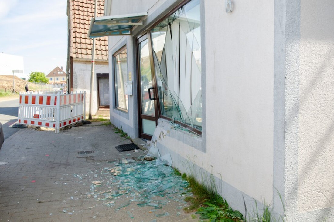Bei einem Verkehrsunfall in Lemwerder am 21. Mai 2025 entstand hoher Sachschaden von 20.000 Euro. Hinweise von Zeugen sind erbeten.