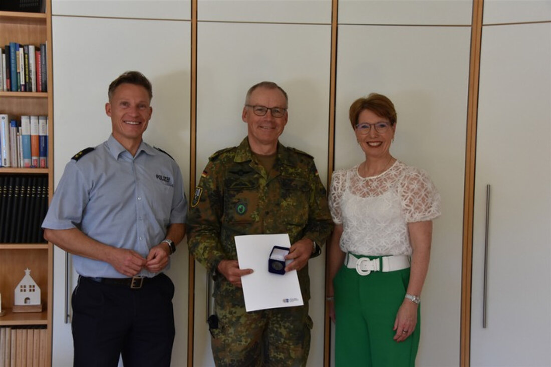 Brigadegeneral Stefan Ulrich Geilen verabschiedet sich von der Polizei Münster. Polizeipräsidentin Dorndorf dankt für die Zusammenarbeit.