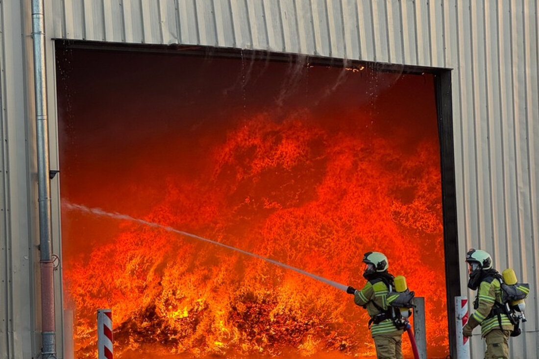 Am 23. Mai 2025, ab 05:21 Uhr, war die Feuerwehr Dresden im Großeinsatz wegen eines Brandes in einem Recyclingunternehmen in Großzschachwitz.🎇