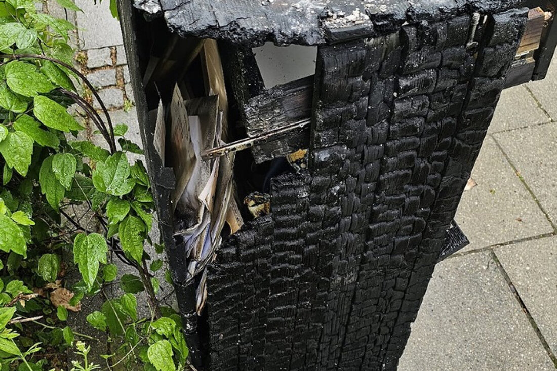 Ein Brand in einer Maisonette-Wohnung in Messestadt Riem führte zur Unbewohnbarkeit. Die Feuerwehr München konnte schnell löschen.