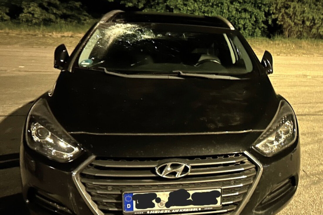 Unbekannter Täter wirft in Pirmasens Frontscheibe eines Hyundai ein. Sachschaden von 1500 Euro. Zeugen gesucht.