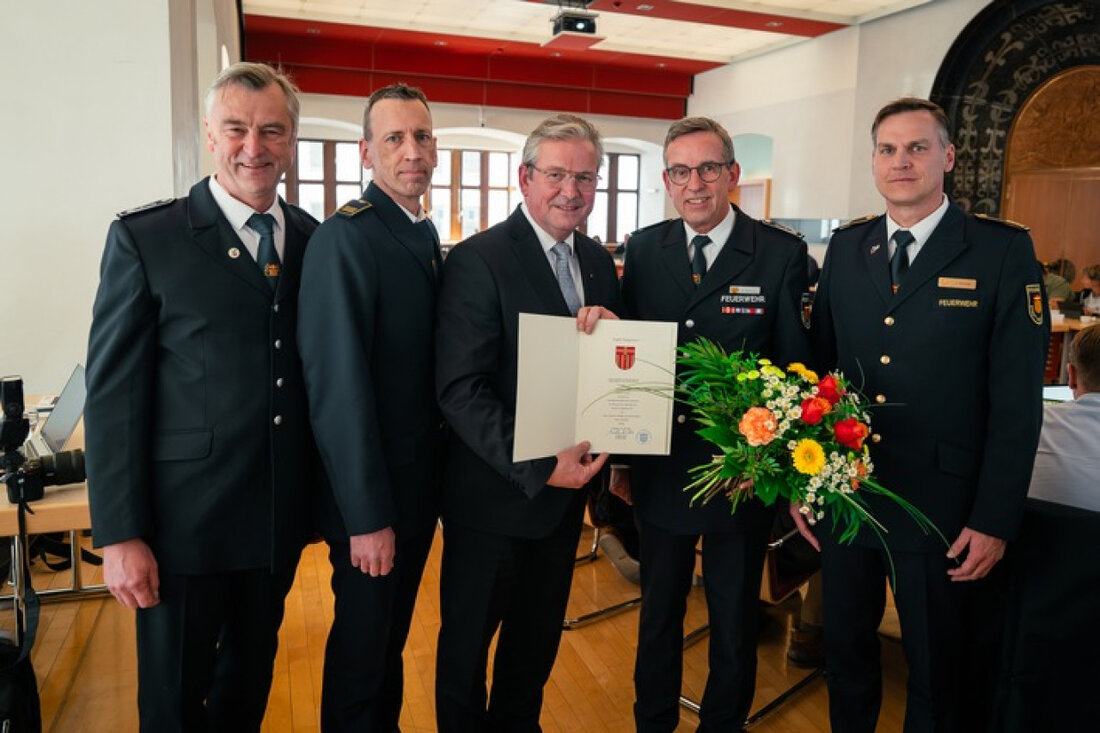 Hubertus Henning bleibt für weitere sechs Jahre stellvertretender Leiter der Freiwilligen Feuerwehr Paderborn, ernannt am 22. Mai.