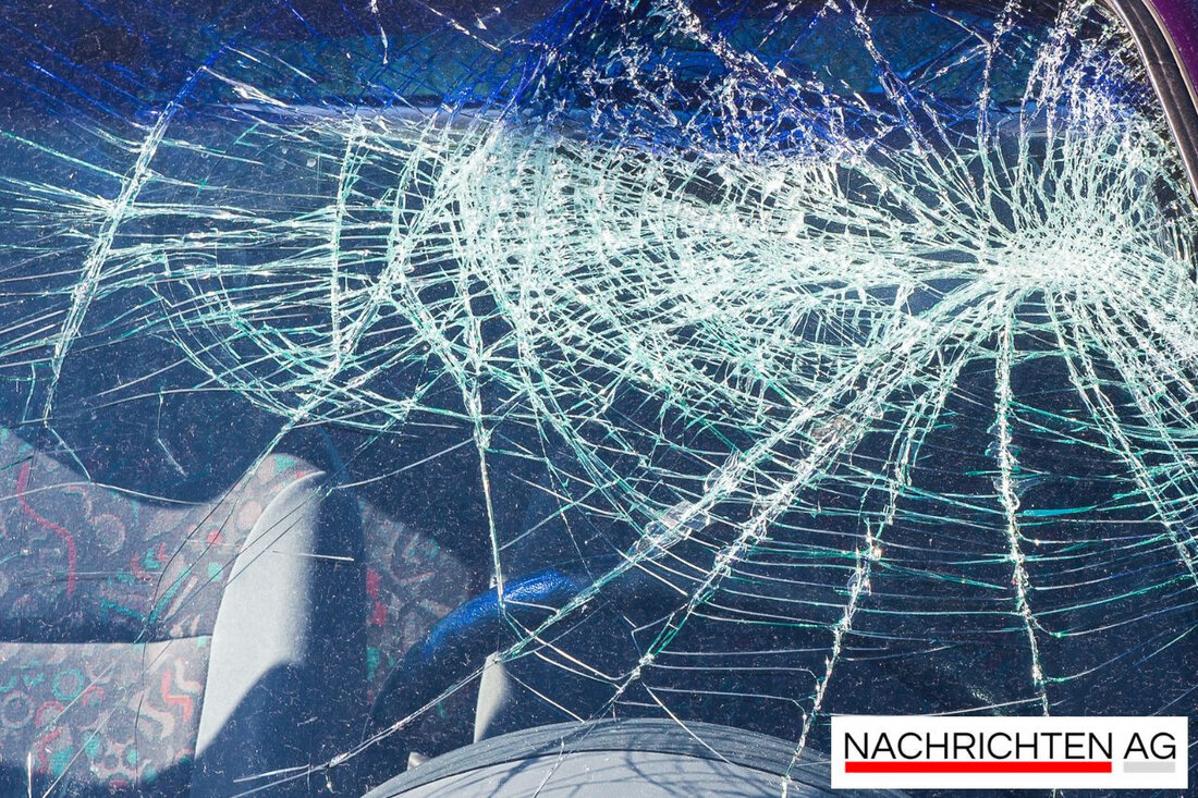Am 10.08.2025 ereignete sich ein schwerer Unfall in Nörten-Hardenberg: Eine 73-Jährige wurde zwischen zwei Autos eingeklemmt.