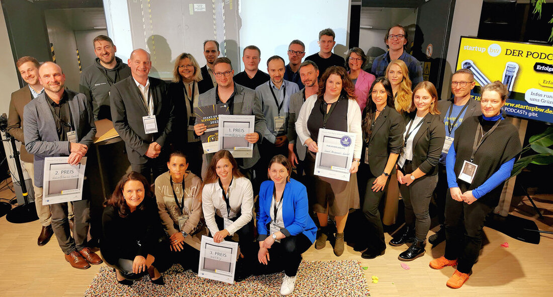 Beim Elevator Pitch Region Heilbronn-Franken 2022 ist das Team smopi® – Multi Chargepoint Solution GmbH aus Bretzfeld ins Landesfinale des „Start-up BW Elevator Pitch 2023“ eingezogen. Mit dem Gründungswettbewerb „Start-up BW Elevator Pitch“ sucht das Wirtschaftsministerium bereits zum neunten Mal nach den einfallsreichsten Geschäftsideen und besten Gründerinnen und Gründern im Land. Dafür finden in ganz Baden-Württemberg Vorentscheide für das Landesfinale statt, die eigenverantwortlich durch die Partner organisiert werden. Der Elevator Pitch Region Heilbronn-Franken 2022 fand am 17. November 2022 auf dem Bildungscampus Heilbronn statt. Das Team smopi® – Multi Chargepoint Solution GmbH überzeugte mit seiner Geschäftsidee eines ganzheitlichen Ökosystems für …