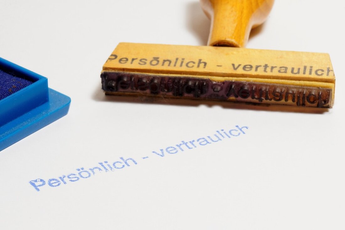 Bundeskanzler Olaf Scholz spricht in der 1000. Folge von "maybrit illner" über den bevorstehenden Industriegipfel und betont die Notwendigkeit vertraulicher Gespräche zur Bewältigung der Wirtschaftsflaute. Er äußert sich außerdem zur Ampelkoalition und dem umstrittenen Rentenpaket. Verpassen Sie nicht die spannende Diskussion am 24. Oktober 2024 um 22:15 Uhr im ZDF.