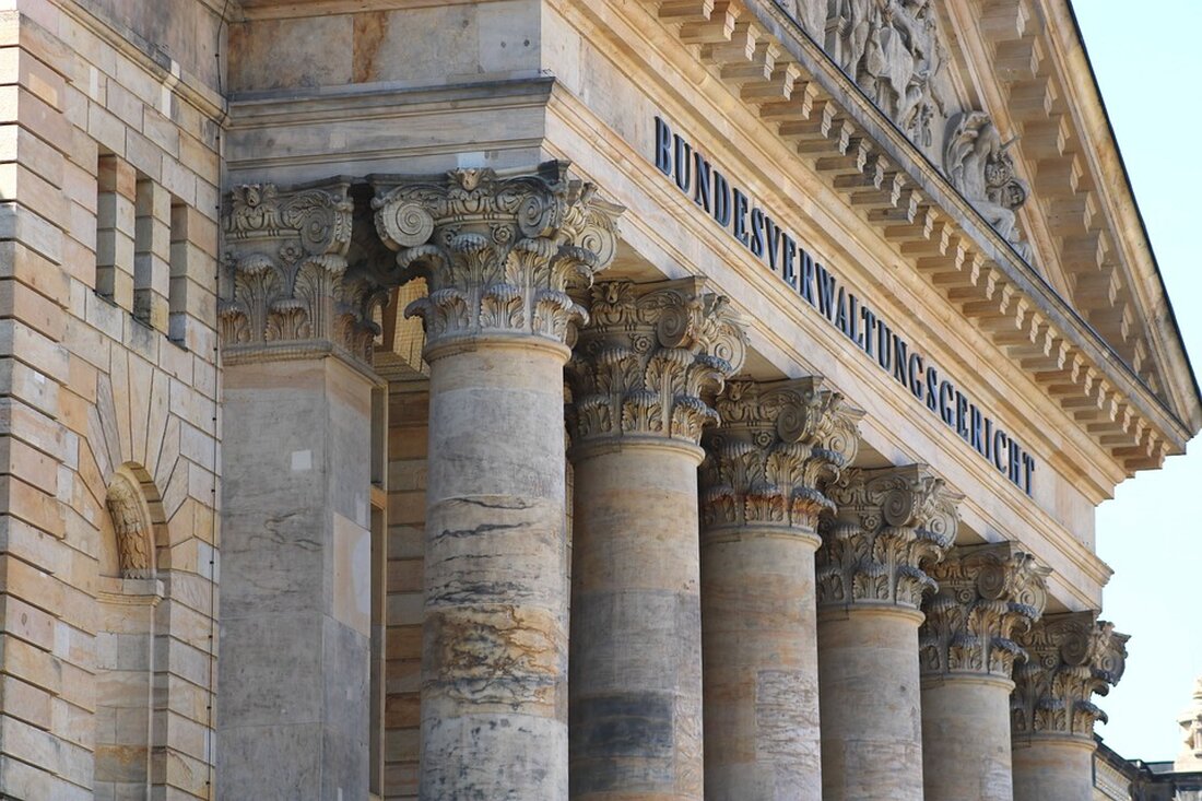 Versuch zwei für ein Leipziger Freiheitsdenkmal Totgesagte leben bekanntlich länger. Deshalb dürfte dem Leipziger Freiheits- und Einheitsdenkmal zum Gedenken an die Friedliche Revolution eine gute Zukunft bevorstehen. Vor zehn Jahren hatte der erste Versuch, an diese große Zeit der Leipziger Geschichte zu erinnern, im Fiasko geendet. Hohn und Spott für die Entwürfe statt ernsthafter Debatten über Denkmal-Kultur und, wie sie aus der rein historischen Ecke rauskommen kann. Die Stadt hat aus ihren Fehlern gelernt Der erste Versuch, ein Freiheitsdenkmal in Leipzig zu errichten, war ein Misserfolg. Die vorgestellten Entwürfe sorgten für Hohn und Spott statt für ernsthafte Diskussionen über den …