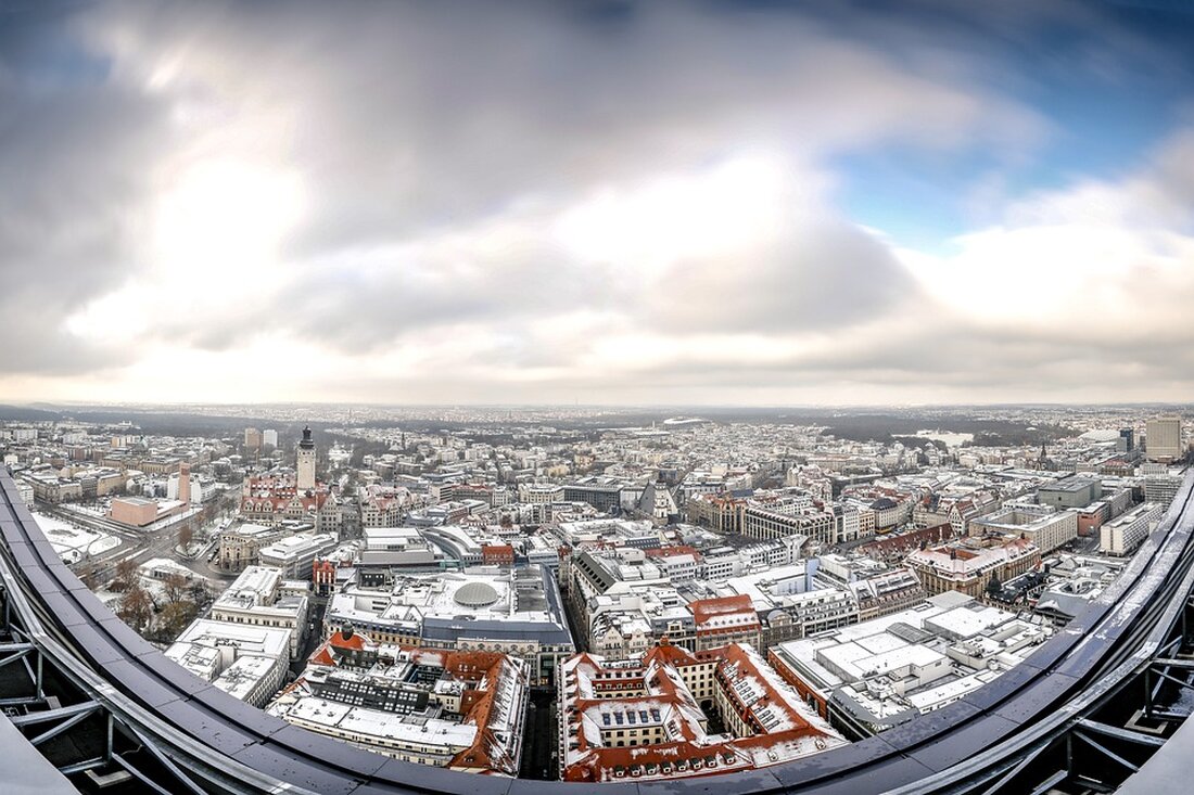 Buchstadt Leipzig – Stadt des freien Wortes Die Stadt Leipzig setzt im Jahr 2025 ihre Reihe von Themenjahren mit einer besonderen Veranstaltung fort: „Buchstadt Leipzig – Stadt des freien Wortes“. Dabei sollen die große Verlagstradition und die heutige Bedeutung von Leipzig als Lese- und Buchstadt im Mittelpunkt stehen. Die Entscheidung für dieses Thema geht aus einer Dienstberatung des Oberbürgermeisters hervor. Leipzig hat nicht nur eine lange Geschichte als wichtiger Buchstandort, sondern hat auch einen maßgeblichen Beitrag zur Durchsetzung von Meinungsfreiheit und demokratischer Gesellschaft geleistet. Dieses Erbe möchte die Stadt im Themenjahr würdigen. Eine bedeutende Rolle spielt dabei der 200. Jahrestag …