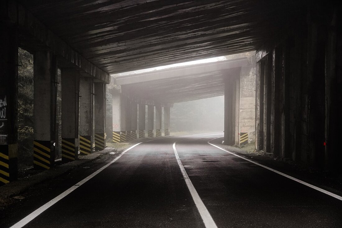 Informiere dich über die aktuelle Verkehrssituation auf der A4. Der Tunnel Königshainerberge ist am 16. und 17. Juli 2024 von 08:00 bis 16:00 Uhr in beiden Richtungen gesperrt. Verkehrsleitung erfolgt über Umleitungstrecken. Bei Fragen stehen wir zur Verfügung. Beste Grüße, Team Kommunikation der Autobahn GmbH des Bundes - Niederlassung Ost.