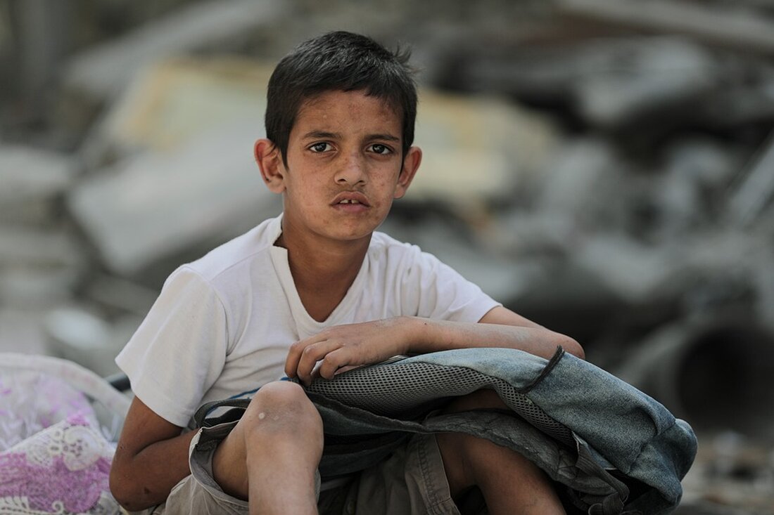 "Erfahren Sie mehr über die verheerende humanitäre Lage im Gazastreifen, wo 91 % der Bevölkerung unter extremer Ernährungskrise leiden. Die Welthungerhilfe und ihre Partner arbeiten unermüdlich, um über 50.000 Menschen mit lebenswichtigen Hilfsgütern zu unterstützen. Spenden Sie für die Hungersnot in Gaza und helfen Sie, das Überleben der Betroffenen zu sichern."
