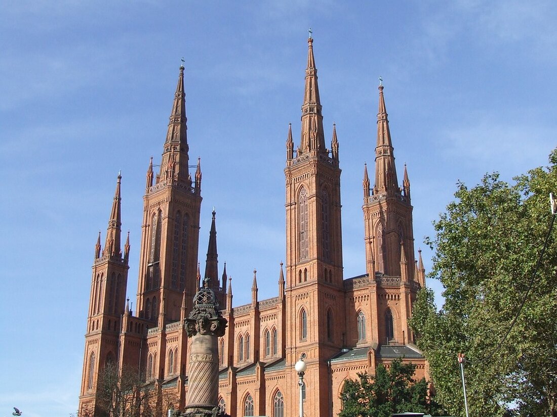 „Der VC Wiesbaden startet am 28. September 2024 gegen den Rekordmeister Schwerin in die neue Volleyball-Saison. Alle Infos zum Auftakt jetzt lesen!“