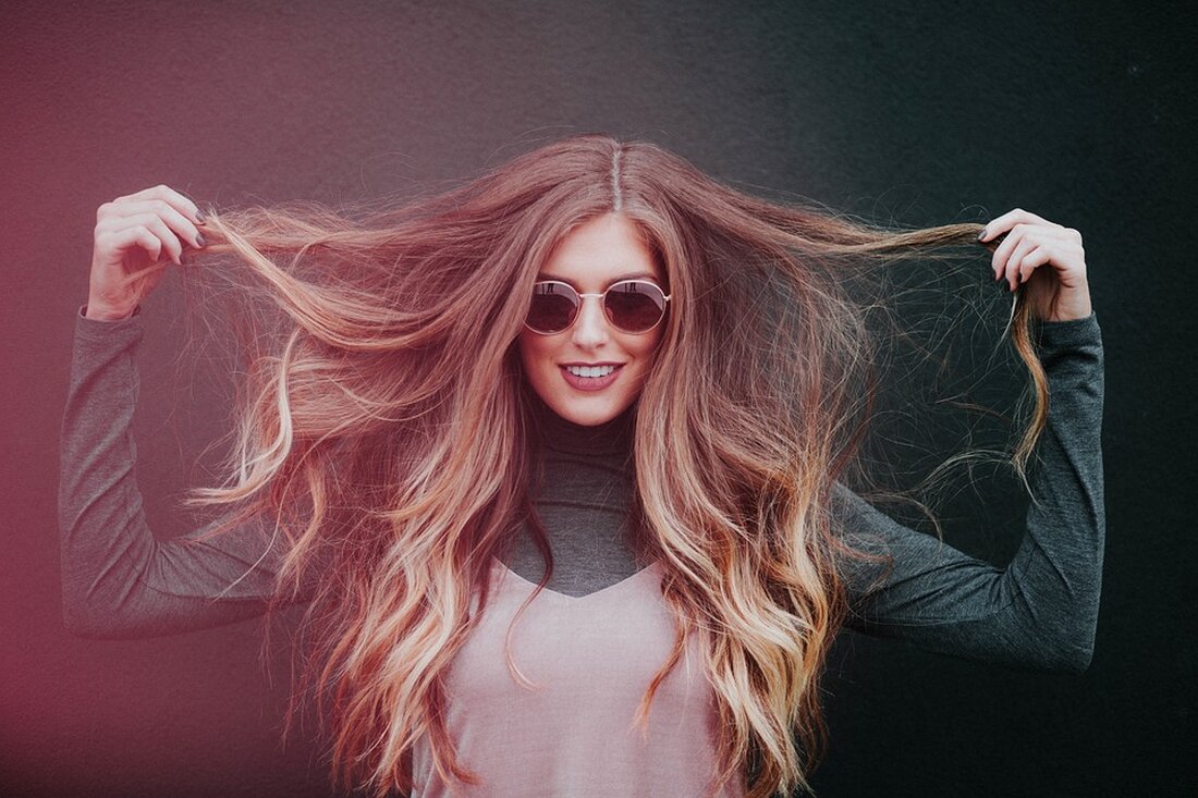 Smile Eyes Leipzig sorgt für ein Leben ohne Brille und Kontaktlinsen Unabhängig vom Alter und der Art der Fehlsichtigkeit: Smile Eyes bietet viele verschiedene Laser-Behandlungen an, die bei so gut wie jedem durchgeführt werden können. Dennoch sind die Eingriffe ganz individuell, weil jedes Auge anders ist! Unterschiedliche Methoden zur Behebung der Fehlsichtigkeit führen dabei immer zum selben Ziel: endlich ohne Brille und Kontaktlinsen sehen können. Die Spezialisten der Smile Eyes-Zentren gehören zu den erfahrensten Operateuren weltweit. Hier werdet Ihr vor einer Behandlung professionell beraten, betreut und erfahrt, welche Methode für Euch geeignet ist. So kommt es ganz auf Eure Fehlsichtigkeit …