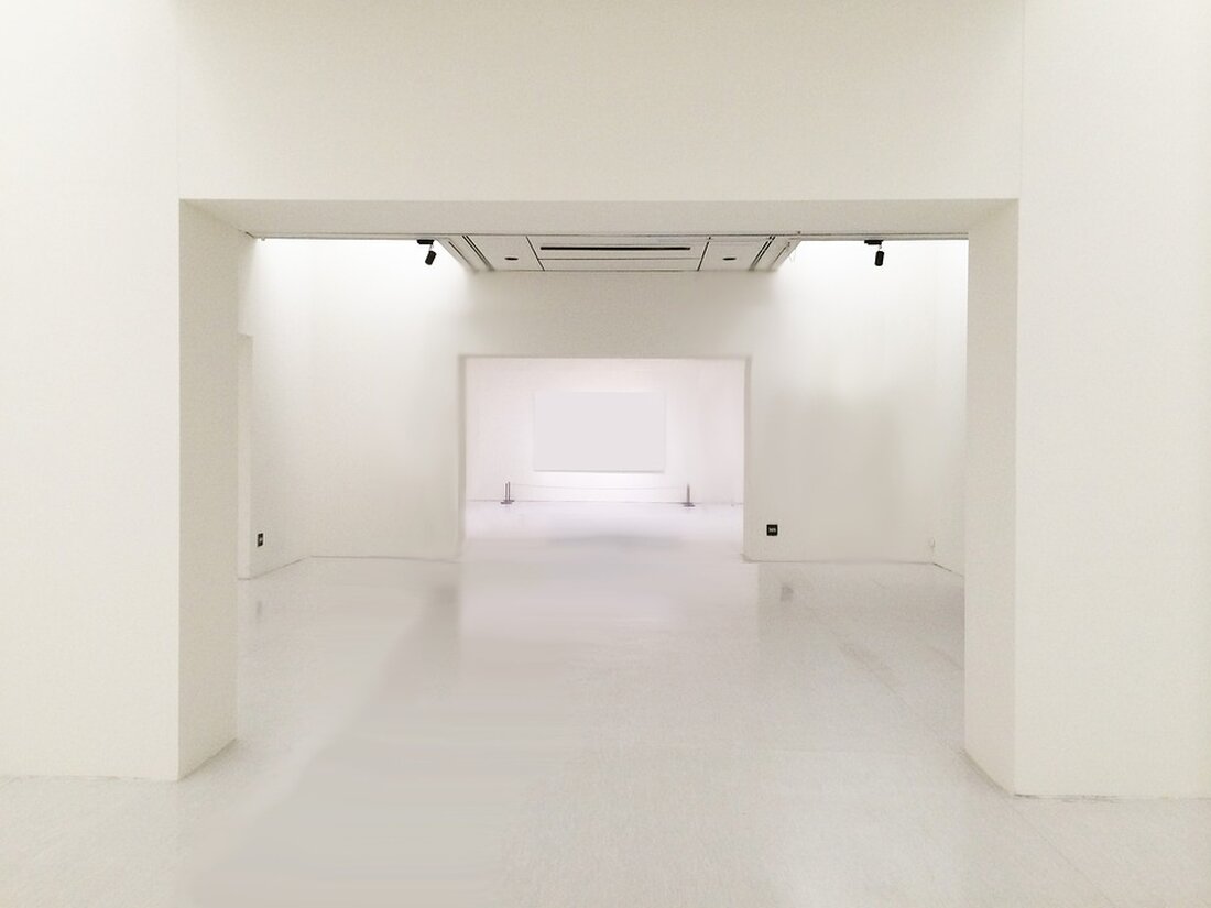 Meta-Beschreibung: Besuchen Sie die Vernissage der Ausstellung „Ausgestoßen und Verfolgt“ am 6. September 2024 im Kurt-Löwenstein-Haus in Berlin. Erfahren Sie mehr über die Verfolgung junger jüdischer Menschen während des Nationalsozialismus und nehmen Sie an einer mehrsemestrigen Veranstaltungsreihe zu Antisemitismus in Neukölln mit Vorträgen, Workshops und Stadtführungen teil. Der Eintritt ist frei!