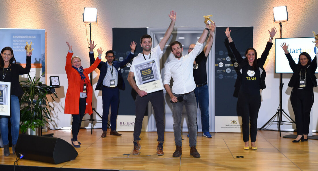 Im Rahmen des Startwettbewerbs „Start-up BW Elevator Pitch“ gewinnt das Team „Die BäckerAI“ den Regional Cup Heilbronn-Franken und schafft es bis zum Landesfinale 2020. Insgesamt neun Teams präsentierten ihre Geschäftsideen einer Expertenjury. Der Start-up-Wettbewerb &#8222;Start-up BW Elevator Pitch&#8220; sucht derzeit wieder in ganz Baden-Württemberg nach den einfallsreichsten Geschäftsideen und den besten Gründern des Landes. Der Regional Cup Heilbronn-Franken fand am 13. Oktober 2020 im statt IHK Heilbronn-Franken anstatt. Neun Teams präsentierten ihre Geschäftsideen einer Expertenjury. Das Team &#8222;Die BäckerAI&#8220; überzeugte die Jury und schaffte es bis zum Staatsfinale 2020. Wirtschaftsminister Dr. Nicole Hoffmeister-Kraut gratulierte den Preisträgern und betonte: „Mit ihren &hellip;