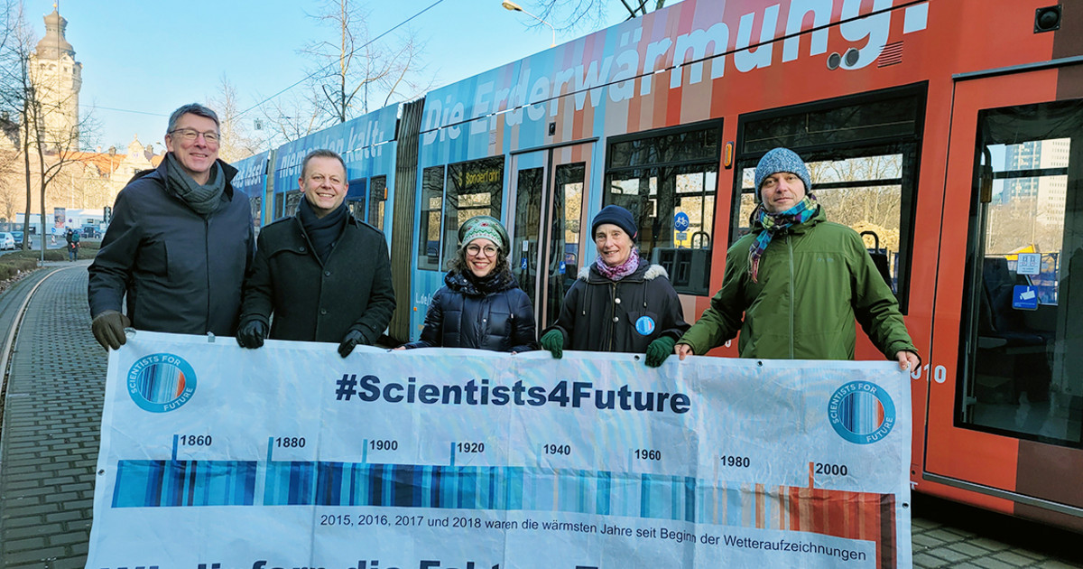 Leipzigs neue „Warming-Stripes-Tram“ visualisiert den Klimawandel auf beeindruckende Weise