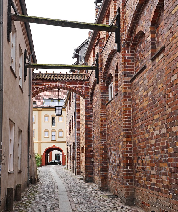 Sanierter Wasserspielplatz lädt zum gemeinsamen Anschaukeln ein