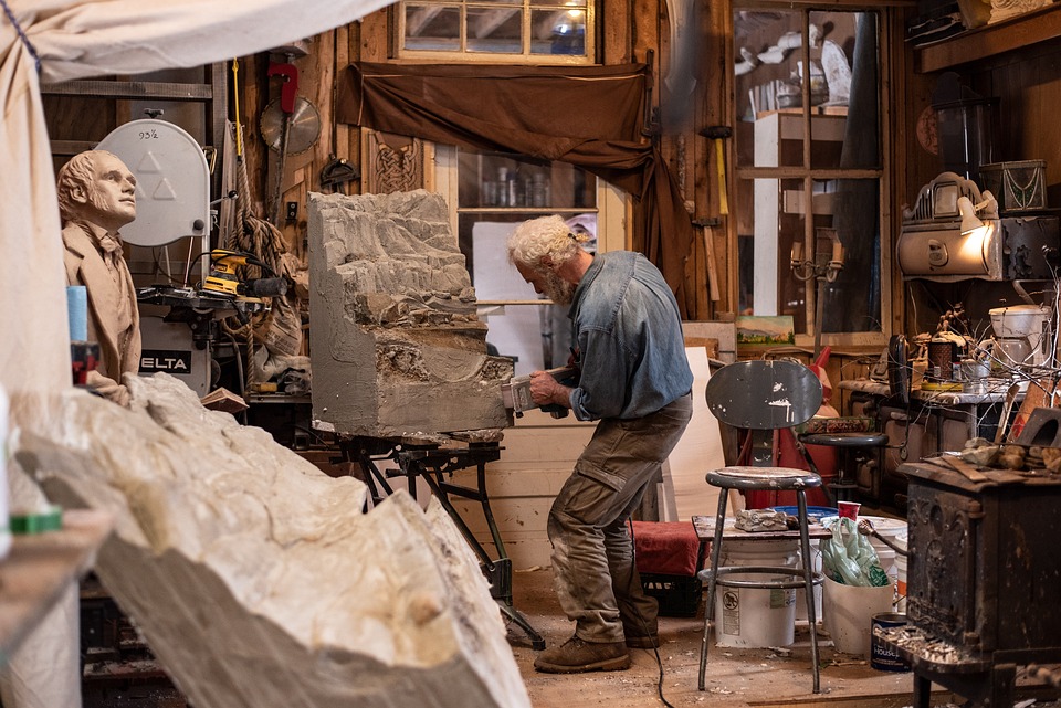 A CHAIR AND YOU: Weltweit bedeutende Ausstellung im GRASSI Museum | 2024 (82 Zeichen)