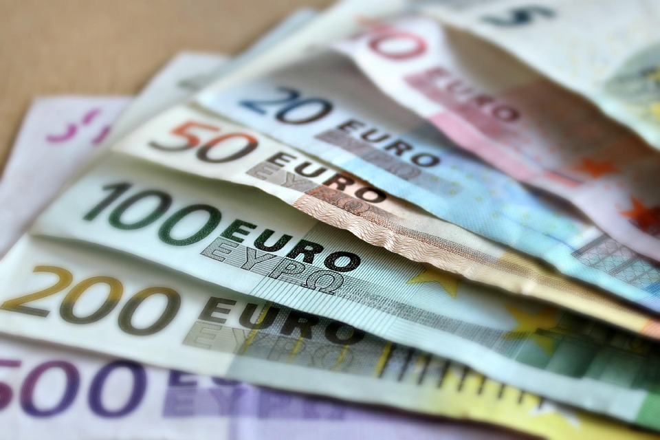 500.000 Euro für Sanierung des Kunstrasenplatzes - Vereine sorgen für kontinuierliches Training